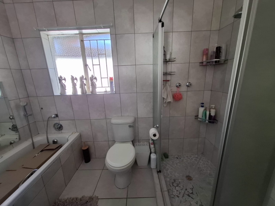 To Let 1 Bedroom Property for Rent in Safari Gardens North West